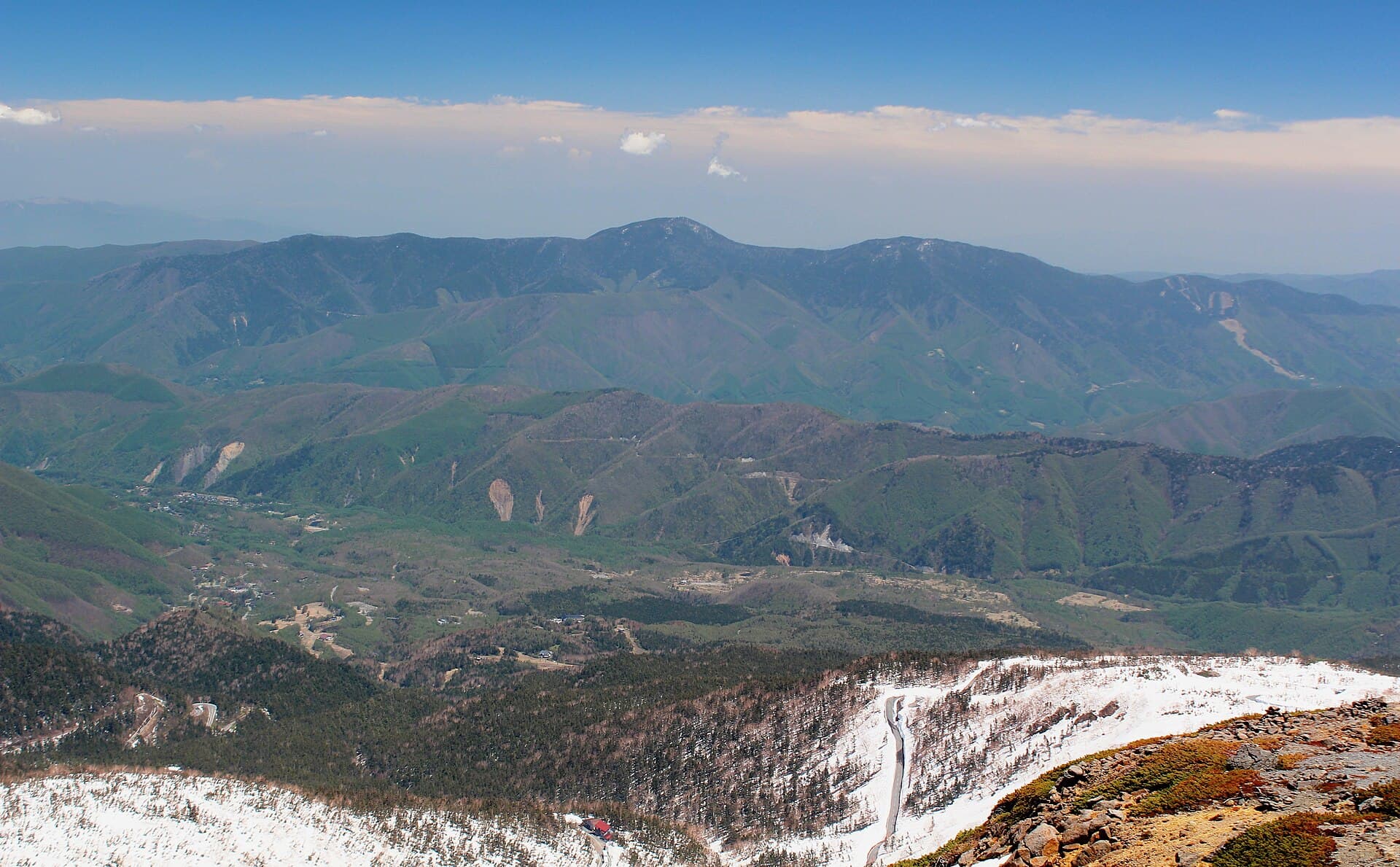 Norikura Plateau seen from Mount Norikura, used as an editorial image for a Norikura Kogen public-data note